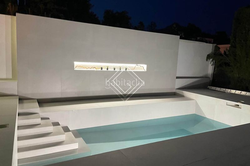 Foto 11057ae9-8973-4967-b1ad-062a720dc8c9. Casa amb aparcament piscina a Las Brisas Marbella