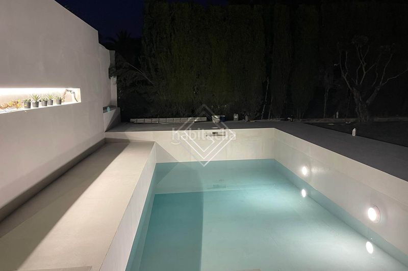 Foto 1f7475ba-7da0-4e06-8706-088fa4863f0f. Casa amb aparcament piscina a Las Brisas Marbella