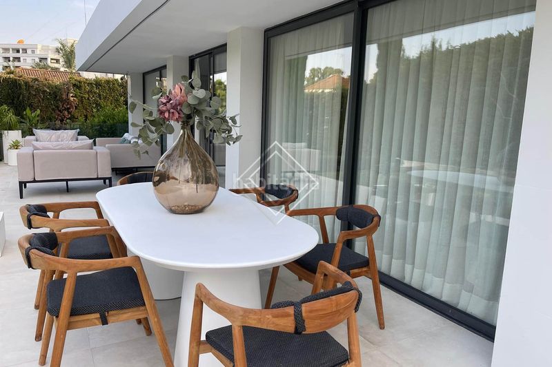 Foto 4f34d27f-5780-4650-8ece-ce7cb0741ab9. Casa amb aparcament piscina a Las Brisas Marbella