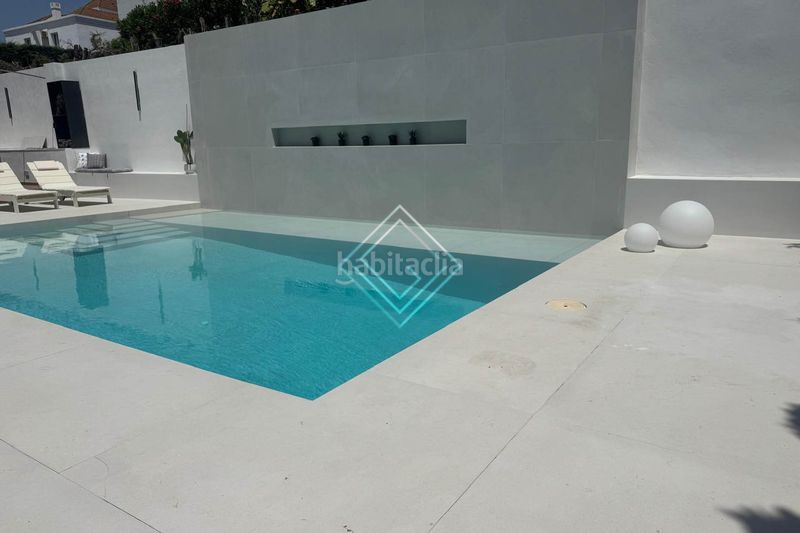 Foto 8f4c000d-f304-4b25-9fb7-de7a835e9de9. Casa amb aparcament piscina a Las Brisas Marbella