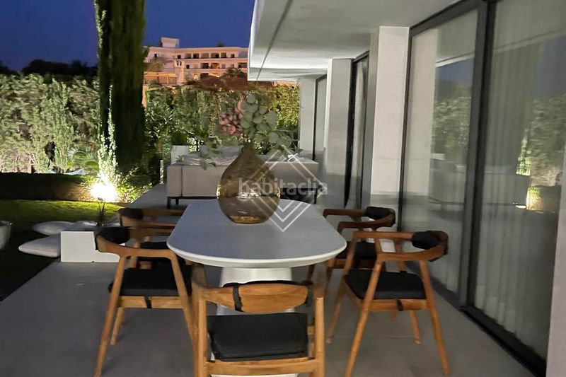 Foto be0d3ec1-6d92-4bfa-b8d7-c2f8b39fa15a. Casa amb aparcament piscina a Las Brisas Marbella