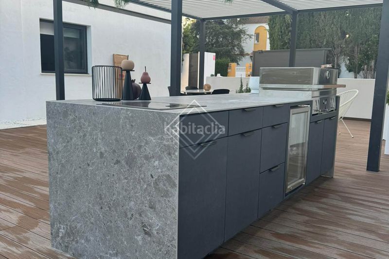Foto d4f6f53f-a86c-444e-825b-3d4ed302bbbc. Casa amb aparcament piscina a Las Brisas Marbella