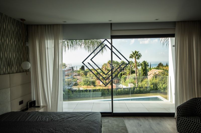 Foto e5f1dc7a-d443-4ffe-a65c-3aa97c202051. Xalet amb xemeneia calefacció aparcament piscina a Marbella