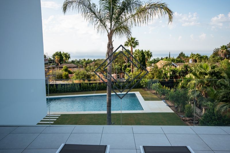 Foto efd29a9a-3632-4989-a5da-0220e599a71e. Xalet amb xemeneia calefacció aparcament piscina a Marbella