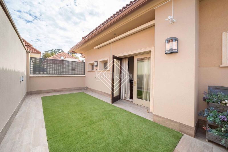 Foto 28b0bca7-2fee-427f-bcfb-fa877ee73421. Casa pareada en Ciudad Universitaria Madrid