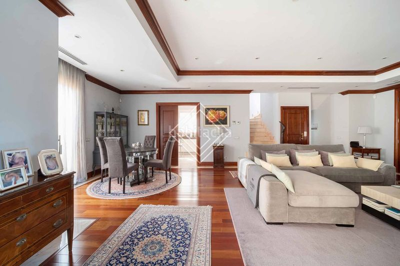 Foto 2aafe7b6-e334-4efb-9bd4-ec3d20b2da0a. Casa pareada en Ciudad Universitaria Madrid