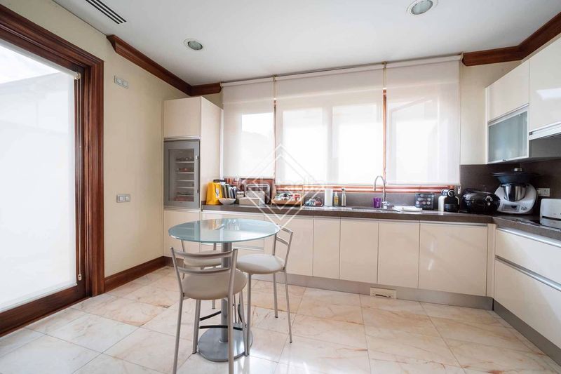 Foto ad49c4bc-cbb6-4909-9900-aad138c108b6. Casa pareada en Ciudad Universitaria Madrid