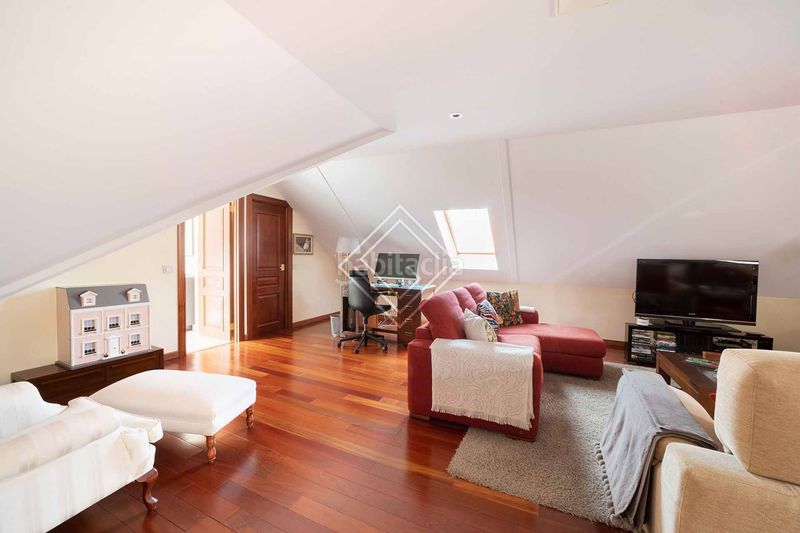 Foto b09a8c4d-1e3f-429d-898d-e7f58cb952a0. Casa pareada en Ciudad Universitaria Madrid