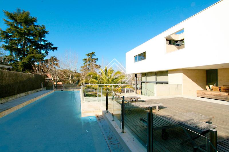 Foto faadffc9-fbb9-4b4f-9e68-2242c36021fc. Miete chalet mit pool in Ciudad Universitaria Madrid