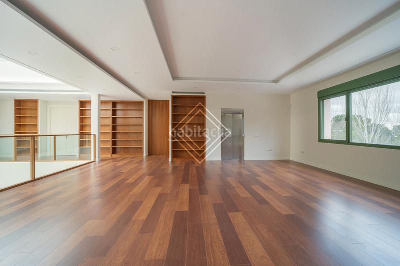 Foto 044764cf-934b-4acf-9d0c-c7cc074b94c9. Chalet mit heizung parking pool in urbanización La Moraleja La Moraleja