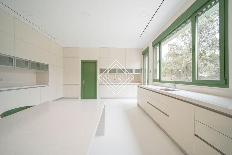 Foto 2d09abaa-de6f-445c-9196-80805c98a913. Chalet with heating parking pool in urbanización La Moraleja La Moraleja