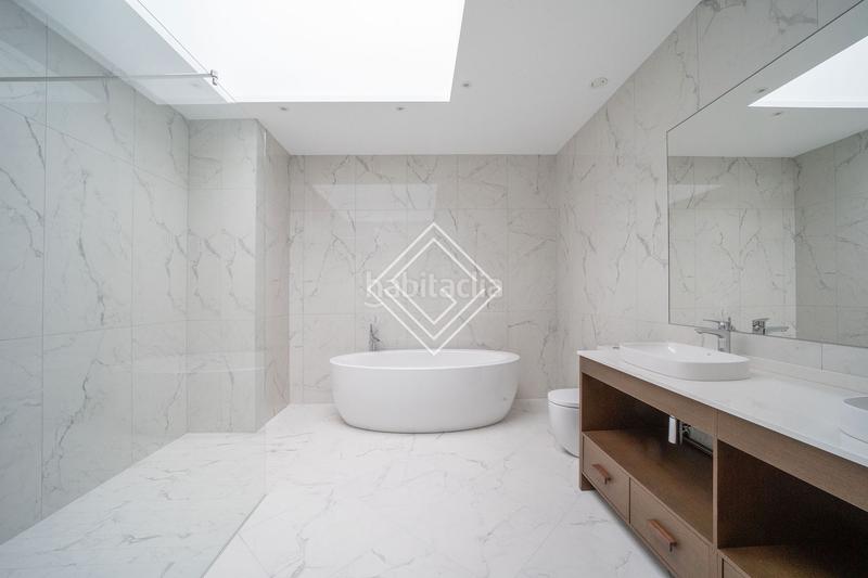 Foto 72cf502f-c514-4207-9b3c-8871ff035c2f. Chalet with heating parking pool in urbanización La Moraleja La Moraleja