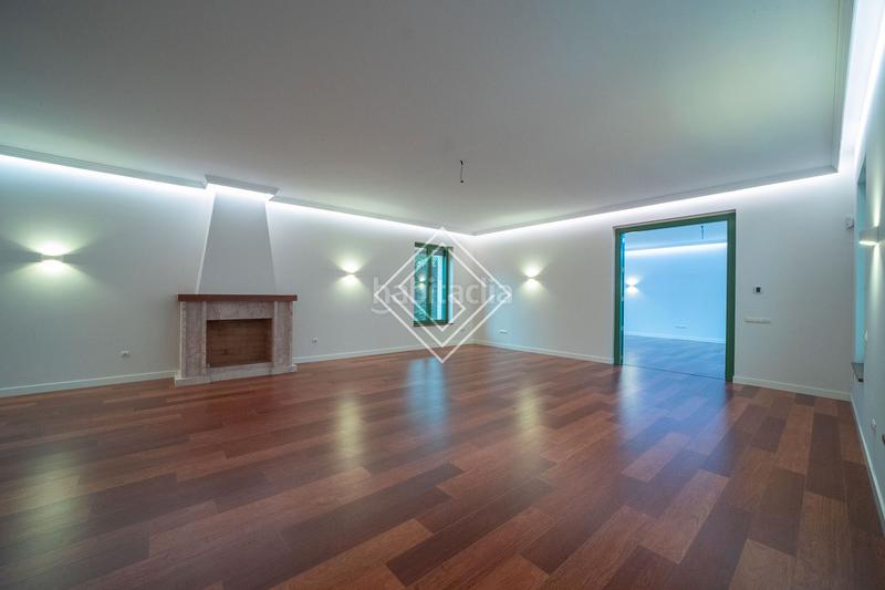 Foto dbb2e050-7eae-4186-ba11-a94d5005e029. Chalet con riscaldamento parcheggio piscina in urbanización La Moraleja La Moraleja