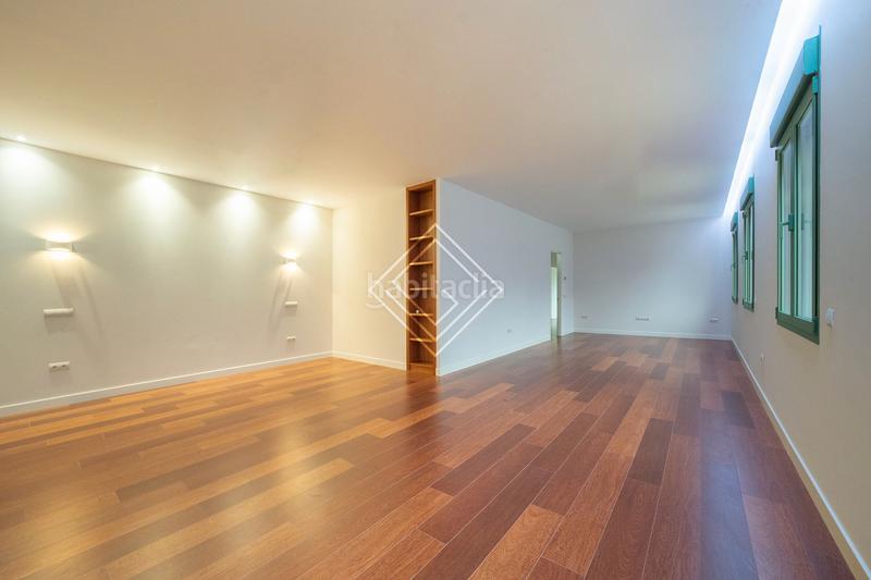 Foto e9fe6fa0-360e-4458-b532-31628e1d98f1. Chalet con riscaldamento parcheggio piscina in urbanización La Moraleja La Moraleja