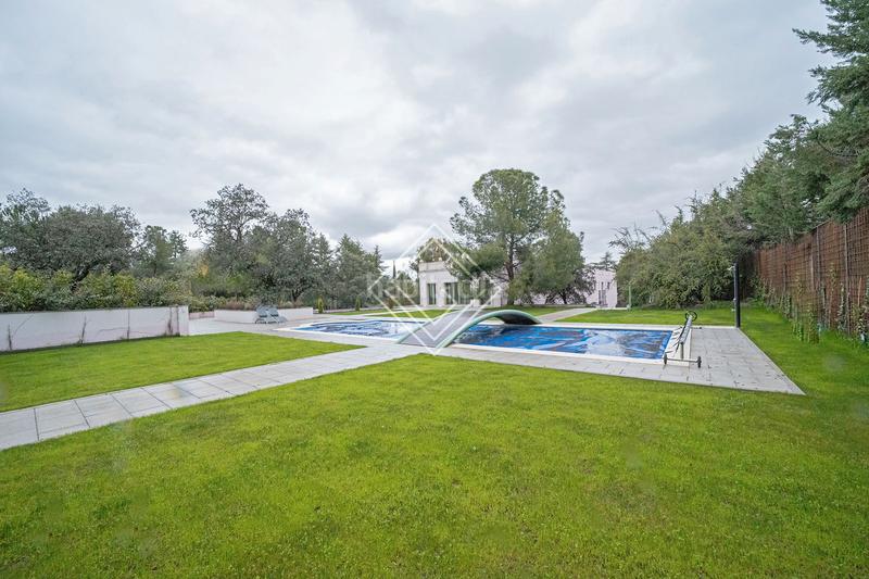 Foto 09f8ad5e-0fb0-4db9-865a-934a707fcd56. Xalet amb calefacció aparcament piscina a urbanización La Moraleja La Moraleja