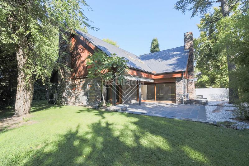 Foto f1ca5696-e1df-48d1-8322-6545d89148e9. Chalet estupenda casa en fuentelarreina en Ciudad Universitaria Madrid