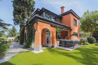 Miete Chalet en Aravaca. Alquiler de estupenda vivienda en camarines