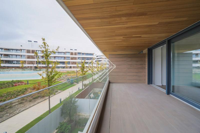 Foto dc5c81f8-6586-4873-b49a-12fd9257dccd. Appartement avec piscine dans urbanización La Moraleja La Moraleja