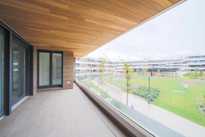 Foto 736c5945-dabc-40c5-afe7-479191c01384. Flat with pool in urbanización La Moraleja La Moraleja