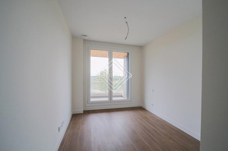 Foto 3f96a08b-b152-4b28-8fcd-433312826ce2. Pis amb piscina a urbanización La Moraleja La Moraleja