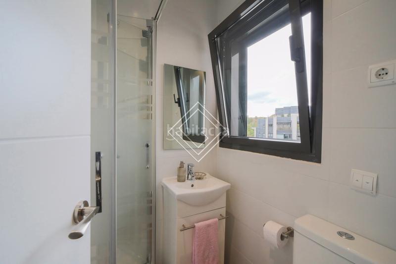 Foto a2e2438f-fcec-4eeb-a844-3810b7e3f595. Flat with heating parking in Encinar de los Reyes La Moraleja