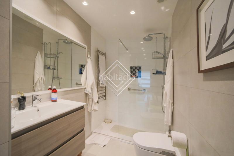 Foto bf893eb5-024c-46ea-a0cf-fd39b40c6815. Flat with heating parking in Encinar de los Reyes La Moraleja