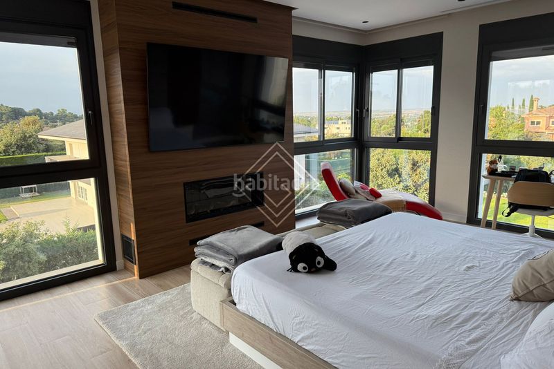 Foto dd8e8f85-7f3a-470a-8ae0-ff37a94d30d4. Chalet con camino riscaldamento parcheggio piscina in Ciudalcampo