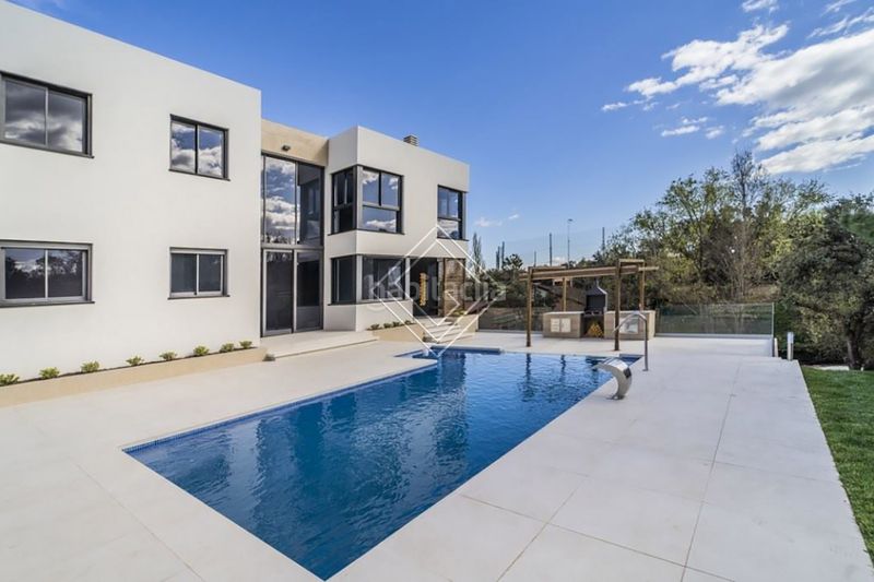 Foto df418ea4-46e3-4b30-8684-beeb92e6e3f7. Chalet con camino riscaldamento parcheggio piscina in Ciudalcampo