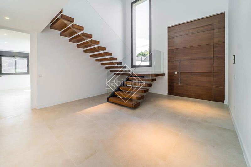 Foto fb4fc4cc-e84c-4bd8-b2fb-360359186a8b. Chalet con camino riscaldamento parcheggio piscina in Ciudalcampo