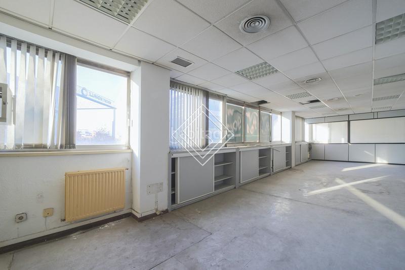 Foto 1c37f0c5-579a-456b-84aa-3bf9e217c1eb. Office space in Simancas Madrid