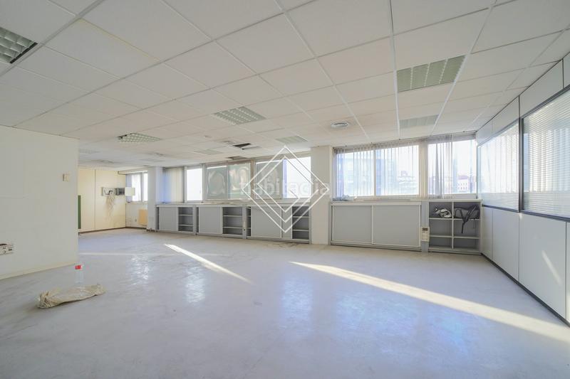 Foto 664c9a4c-3d6a-4a49-8491-49be5b8c10dc. Office space in Simancas Madrid