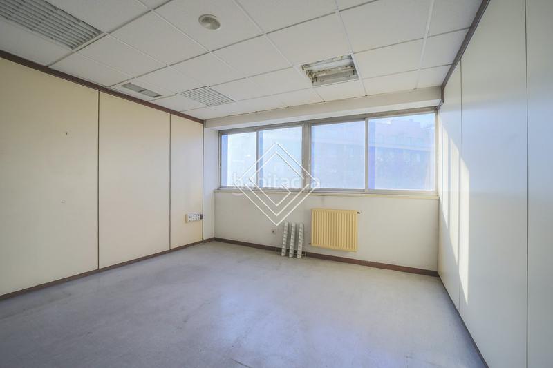 Foto 94873841-7694-4e9a-bd26-65faceec0fde. Office space in Simancas Madrid