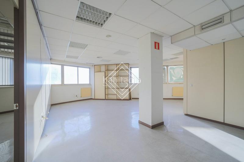 Foto c8b70fad-e46a-448d-9876-6947089624b4. Office space in Simancas Madrid