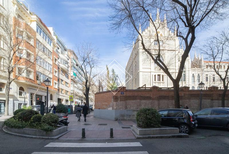 Foto 21b77065-779b-4a87-97e1-0a00784373a0. Office space with heating in Recoletos Madrid