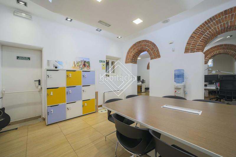 Foto 5ce5e4b2-1e08-4c8a-b533-609db07cffc0. Office space with heating in Recoletos Madrid