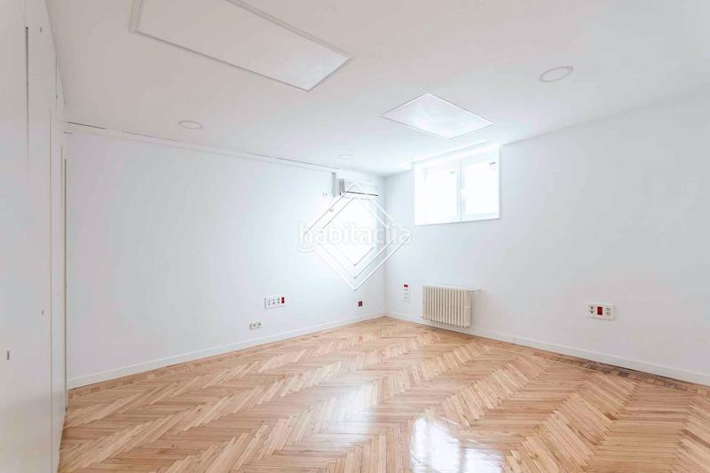 Foto 38515612-af70-450c-85aa-a46b7495a99a. Bureau avec chauffage dans El Viso Madrid