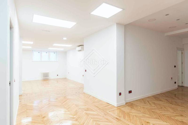 Foto 4983df55-0c12-49e4-810a-e8ac80cba45a. Bureau avec chauffage dans El Viso Madrid