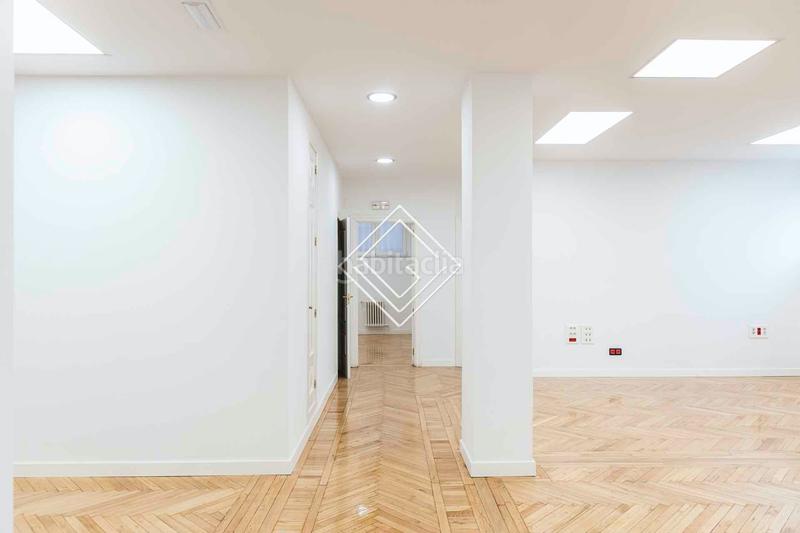 Foto 4a88900c-eb64-4ec6-bac1-08e1ca805d4a. Bureau avec chauffage dans El Viso Madrid