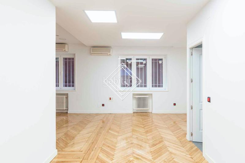 Foto e63cef66-af8b-4b31-b2c5-c7b0c7c9e89c. Bureau avec chauffage dans El Viso Madrid