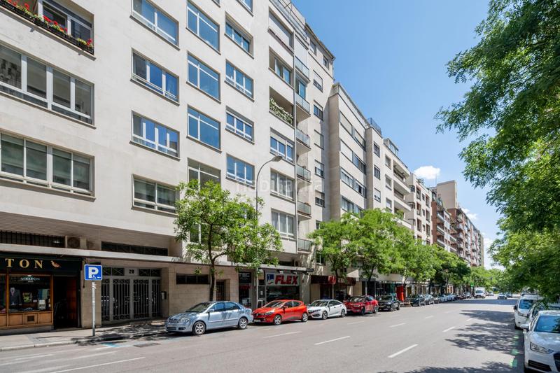 Foto f8e6cd2d-a9af-445c-b62b-60ac0963634e. Office space with heating in El Viso Madrid