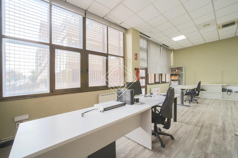 Foto c0e18df8-8094-4481-933d-38987efba49f. Office space with heating in Conde Orgaz - Piovera Madrid