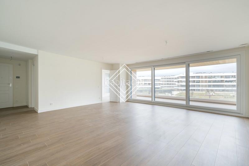 Foto 07dd595e-33aa-4d89-baad-7b6bd5ff918f. Appartement avec chauffage parking piscine dans urbanización La Moraleja La Moraleja