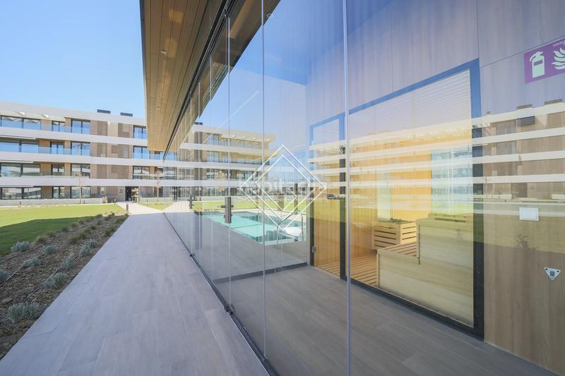 Foto c03795f3-8cce-4e22-a2e5-d8f7d845f017. Appartement avec chauffage parking piscine dans urbanización La Moraleja La Moraleja