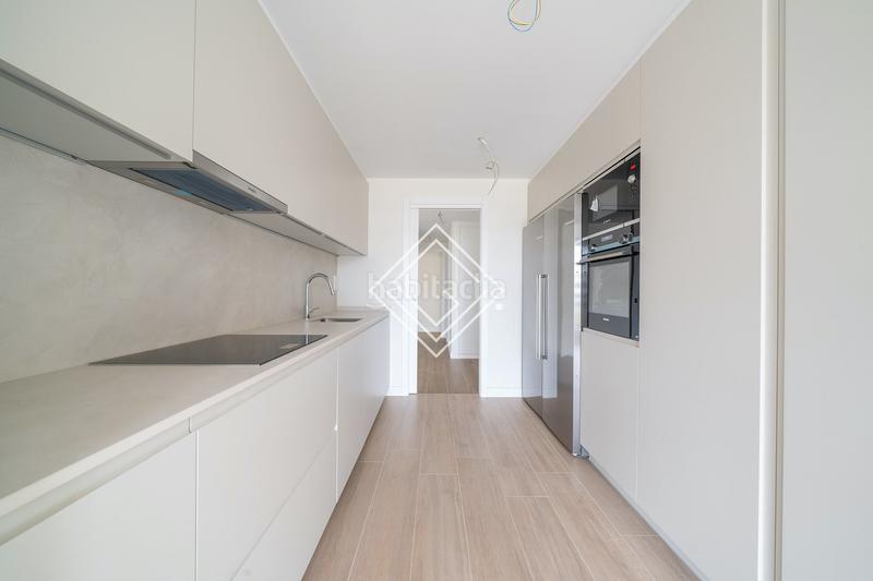 Foto 9b392cd3-3cc1-4674-8746-4e379c8258ca. Flat with heating parking pool in urbanización La Moraleja La Moraleja