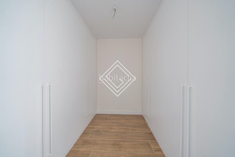 Foto b553d5f0-3fb5-4436-b64f-1caf3ae49dff. Flat with heating parking pool in urbanización La Moraleja La Moraleja