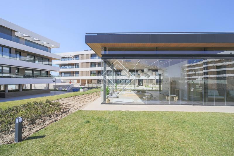 Foto 20bd56f6-b3e5-47bb-ba5a-05a3f761144c. Pis amb calefacció aparcament piscina a urbanización La Moraleja La Moraleja