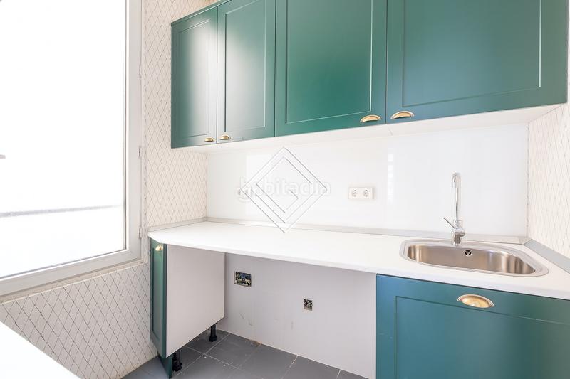 Foto 13fc0fe6-4d4b-4e51-8852-33bc3156329d. Miete büro mit heizung in Almagro Madrid