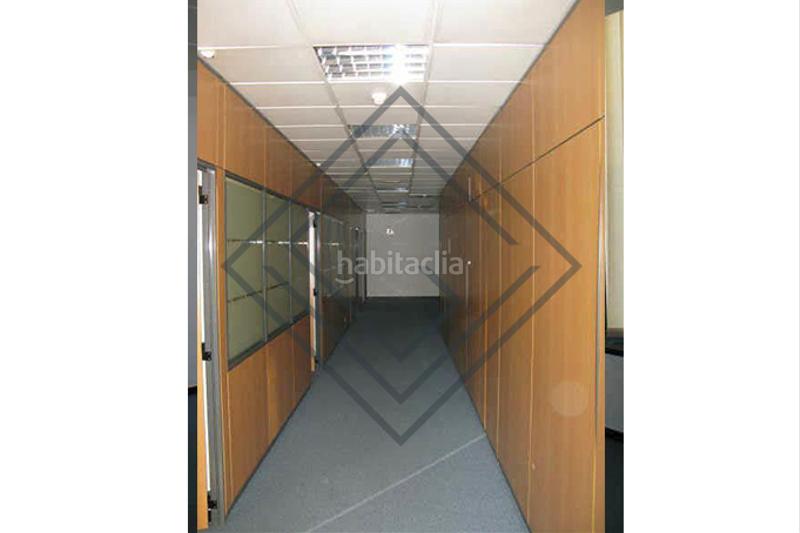 Foto 606340a5-651e-4e37-add2-f0f5b6d76e2f. Miete büro mit heizung in Salvador Madrid