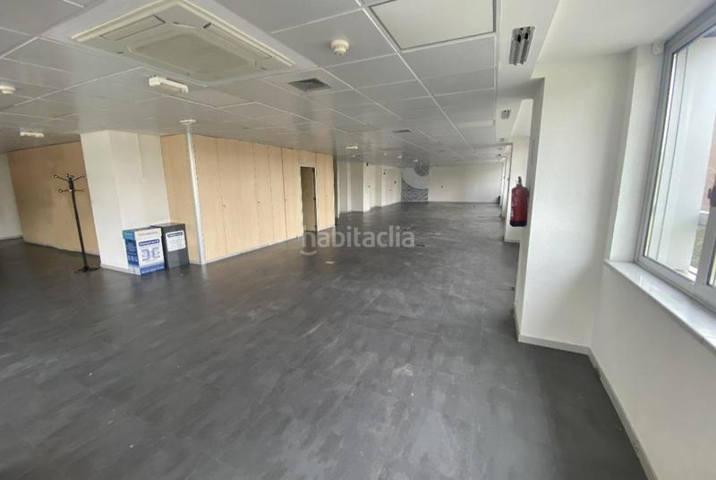 Foto 2c03bf91-5154-42bc-be76-894bd182572d. Rent office space with heating in Sanchinarro Madrid
