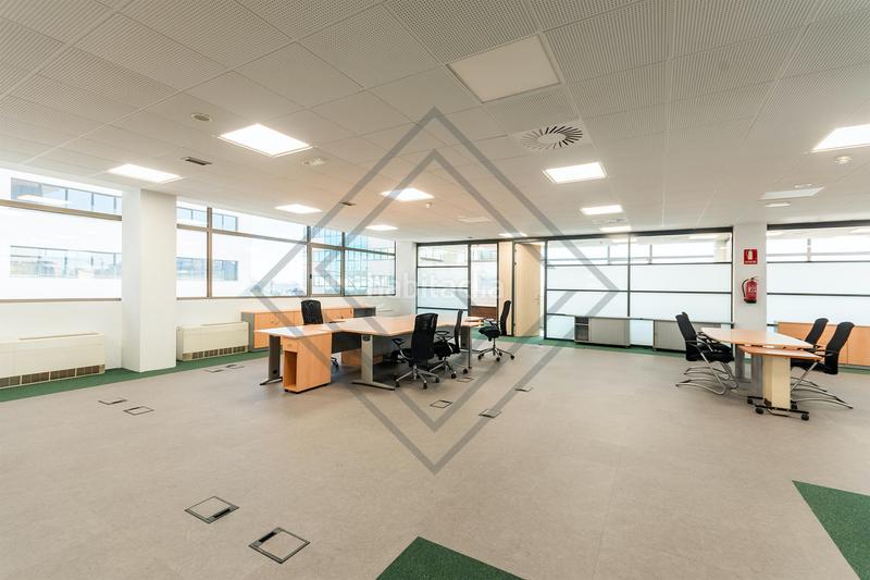 Foto af58756d-7b1e-4d03-9ea5-7ad3f16cbd87. Alquiler oficina gv i arquitectos especializados en activos inmobiliarios prime en Madrid